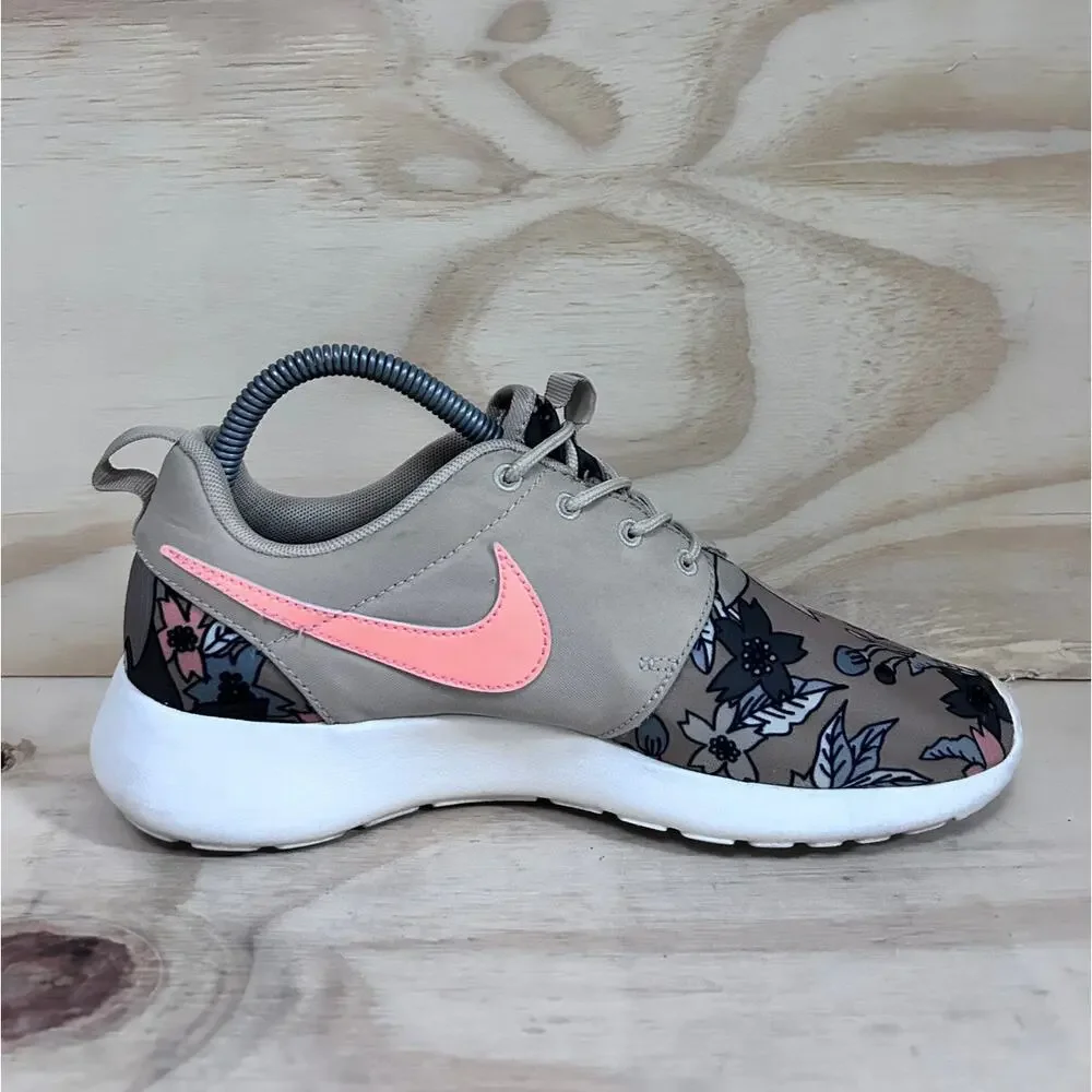 Nike - Roshe One Tropical Floral - Athletic - Beige - Women's - 8 - 749986-281